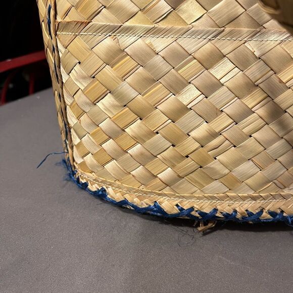 Beautifully Woven Handmade Bahamas Straw Bag - Picture 6 of 15